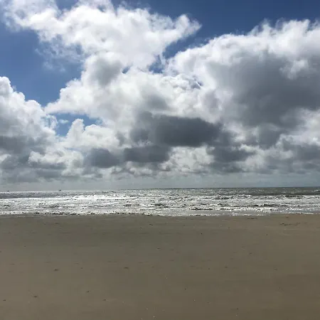 ホームステイ Bij De Zee Centre Of 10 Min From Beaches ユリアーナドルプ