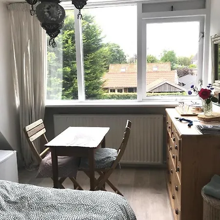 Bij De Zee Centre Of 10 Min From Beaches Habitación en casa particular *