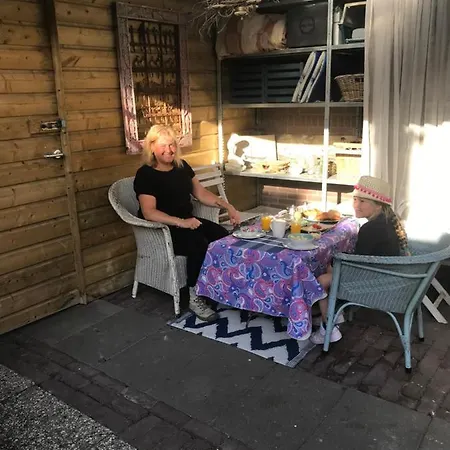 Bij De Zee Centre Of 10 Min From Beaches Habitación en casa particular *