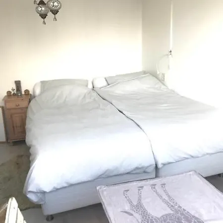 Bij De Zee Centre Of 10 Min From Beaches Habitación en casa particular