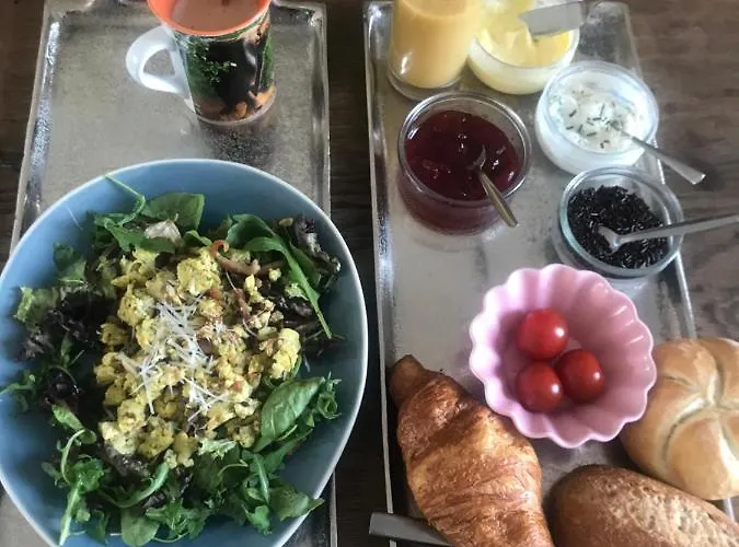 Bij De Zee Centre Of 10 Min From Beaches 홈스테이