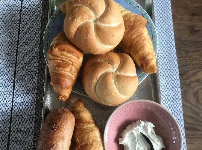 Bij De Zee Centre Of 10 Min From Beaches 홈스테이 *