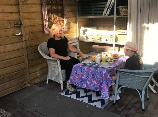 Bij De Zee Centre Of 10 Min From Beaches 홈스테이 *